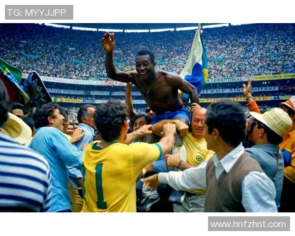 追忆足球传奇瞬间的多张经典照片展览