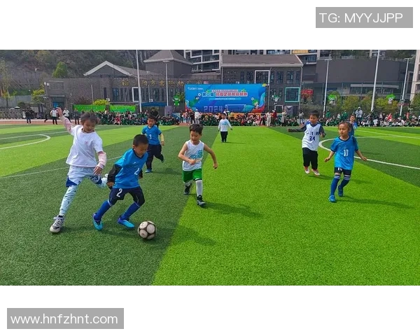 珊瑚浦辉小学足球明星展现青春活力与团队精神的精彩瞬间